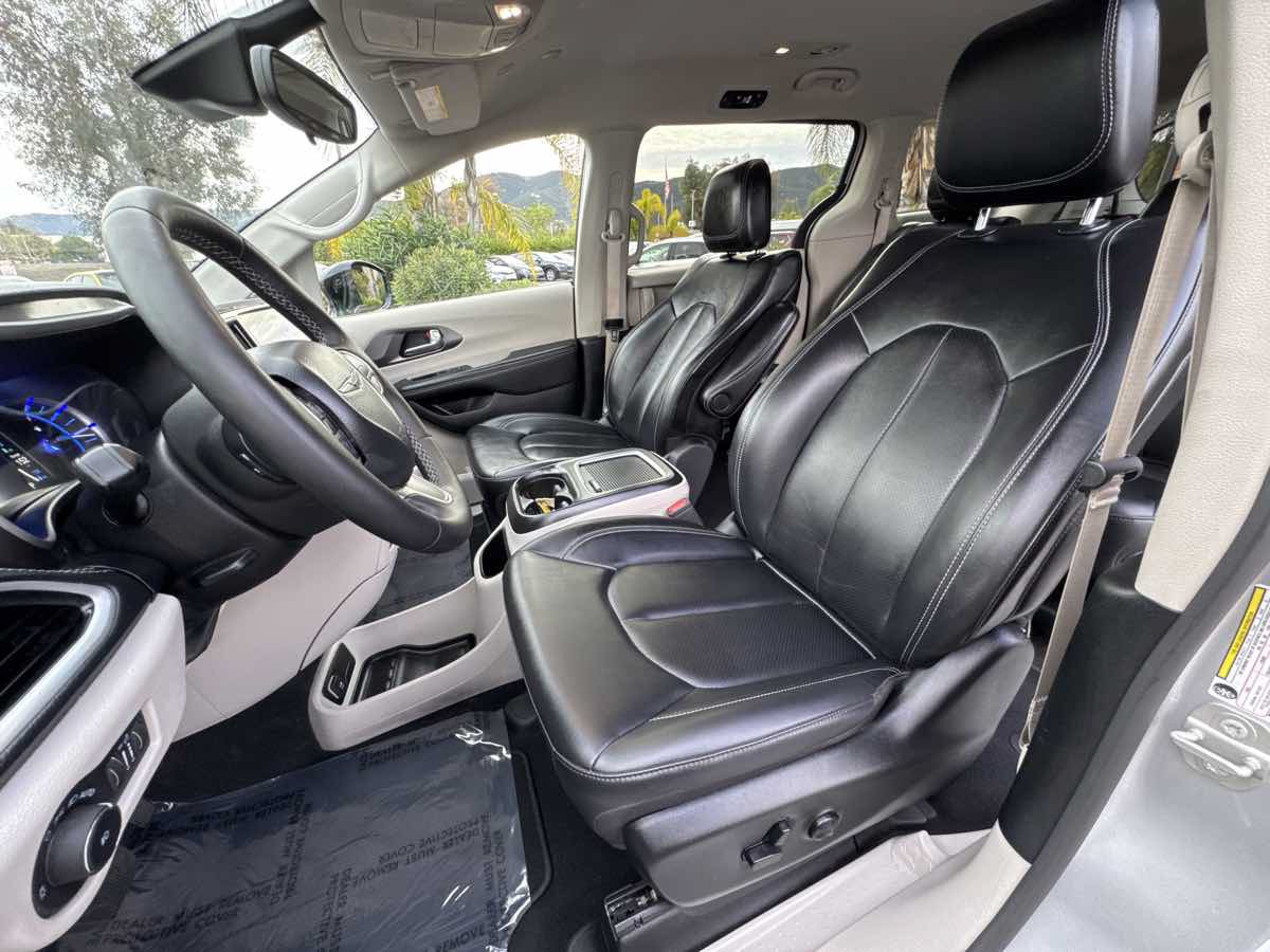 Used 2024 Chrysler Pacifica Limited FWD image 20