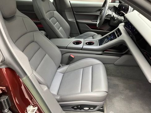 Used 2022 Porsche Taycan image 32