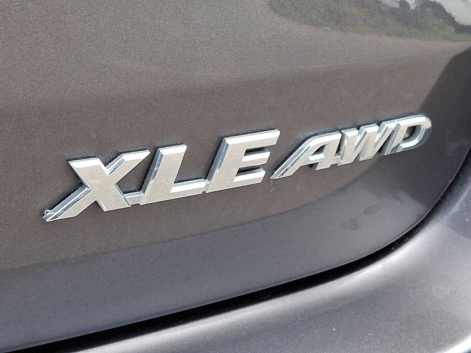Used 2019 Toyota Highlander XLE AWD/4WD image 30