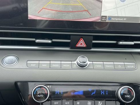 Used 2025 Hyundai Elantra SEL image 28