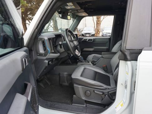 Used 2023 Ford Bronco Black Diamond w/ Sasquatch Package image 2