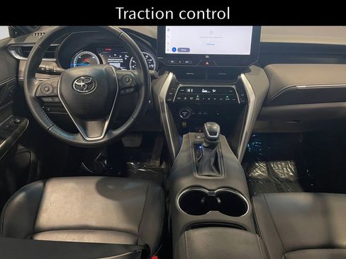 Used 2023 Toyota Venza XLE image 10