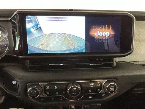 Used 2024 Jeep Wrangler Unlimited AWD/4WD image 28