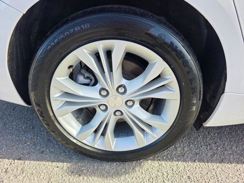Used 2015 Chevrolet Impala LT w/ Convenience Package image 18