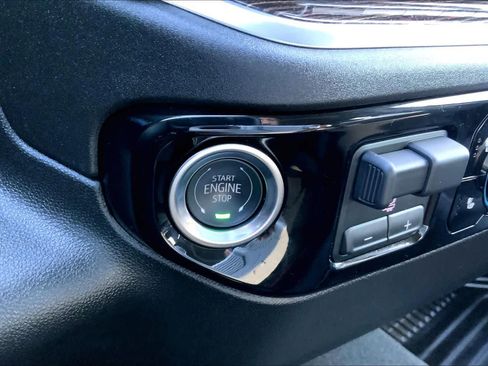 Used 2025 GMC Sierra 1500 Elevation image 69