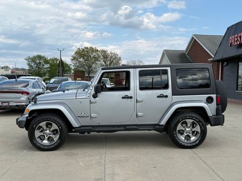 Used 2017 Jeep Wrangler Unlimited Sahara w/ Dual Top Group AWD/4WD image 3