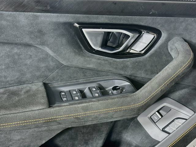 Used 2023 Lamborghini Urus Performante AWD/4WD image 20