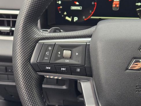 Used 2025 Mitsubishi Outlander SEL image 32