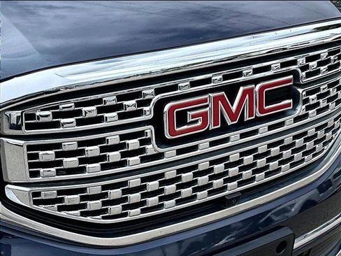 Used 2019 GMC Acadia Denali w/ Technology Package AWD/4WD image 27