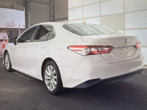 Used 2019 Toyota Camry LE FWD image 3
