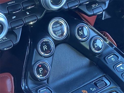Used 2022 Aston Martin V8 Vantage Roadster image 15