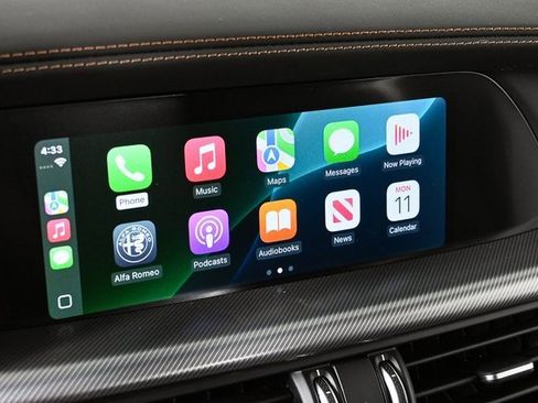 New 2025 Alfa Romeo Stelvio Sprint image 5