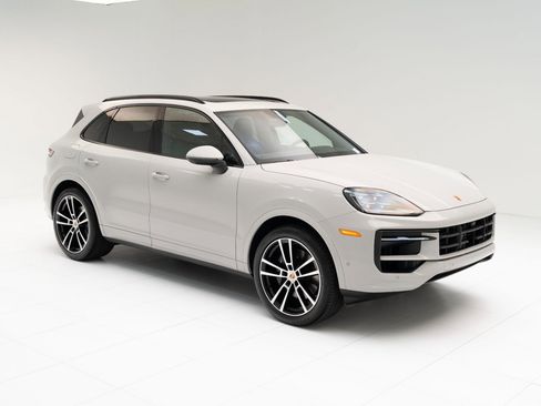 New 2025 Porsche Cayenne image 7