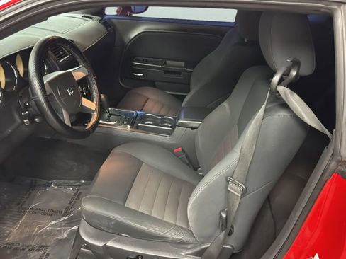 Used 2010 Dodge Challenger SE RWD image 23