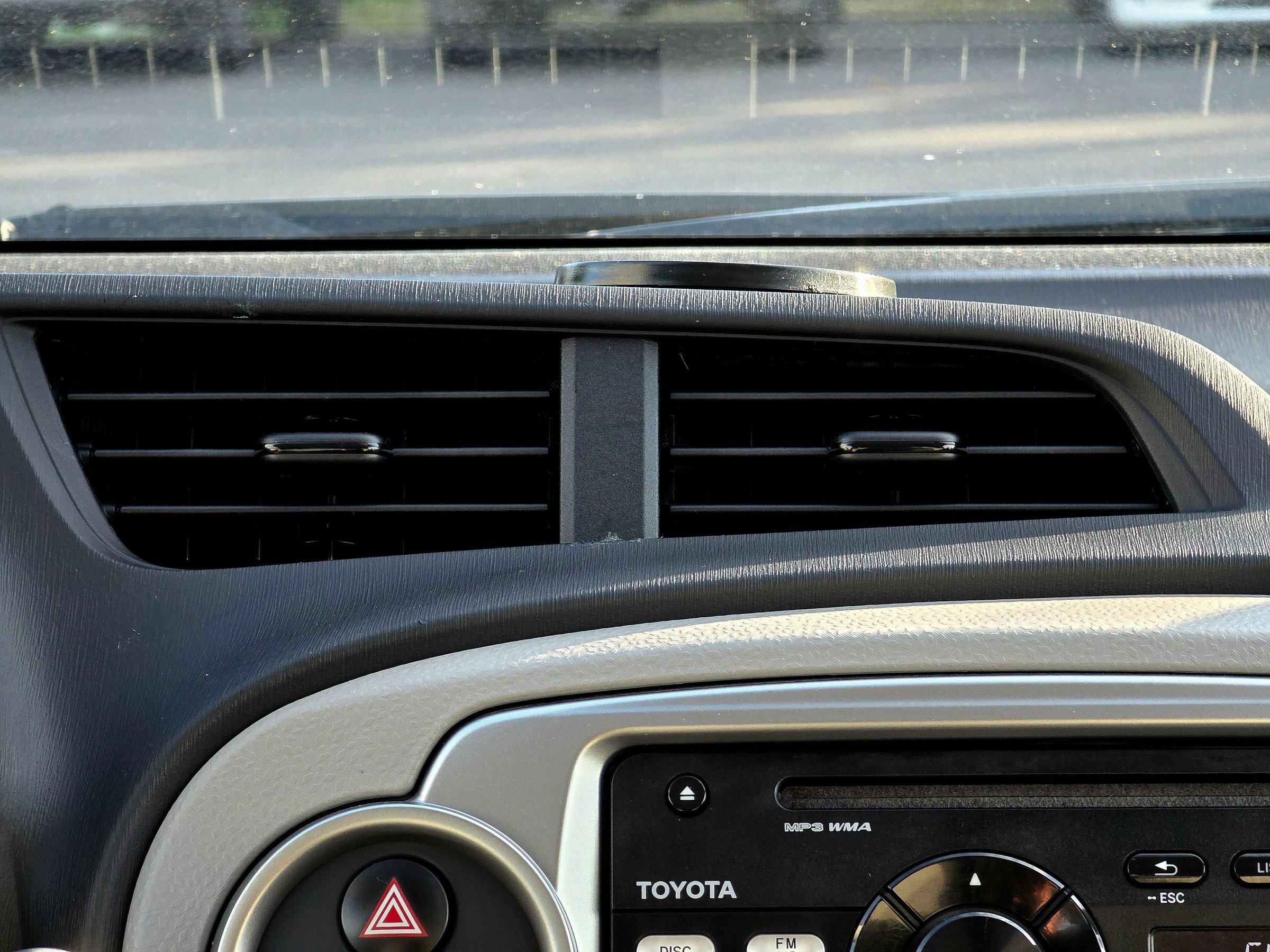 Used 2013 Toyota Yaris L FWD image 26