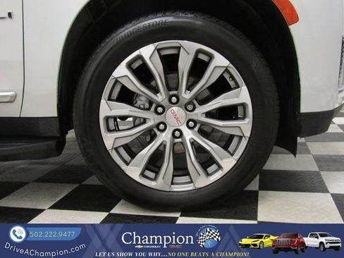Used 2022 GMC Yukon Denali AWD/4WD image 3