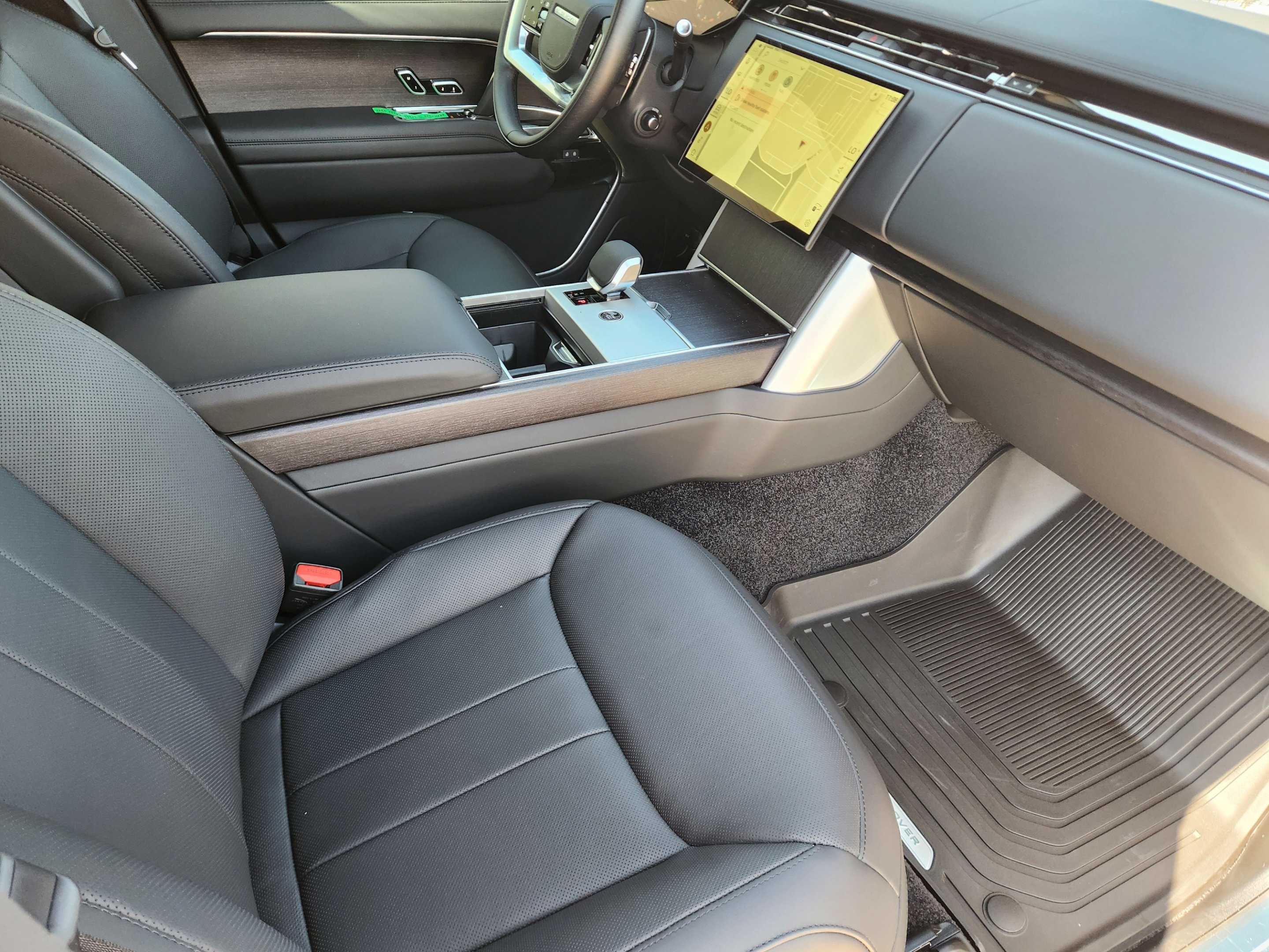 New 2026 Land Rover Range Rover Long Wheelbase SE AWD/4WD image 10