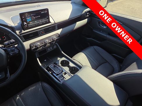 Used 2025 Honda Pilot Black Edition image 13