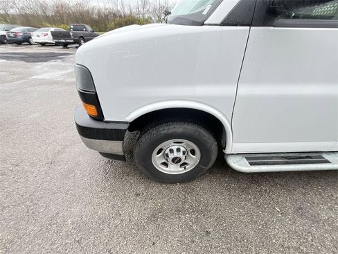 Used 2024 GMC Savana 2500 w/ Driver Convenience Package image 10