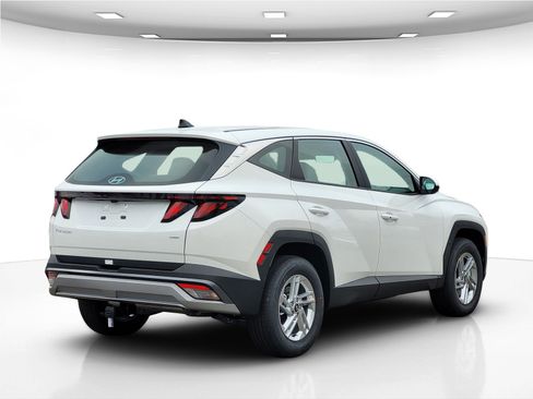 New 2026 Hyundai Tucson SE image 9