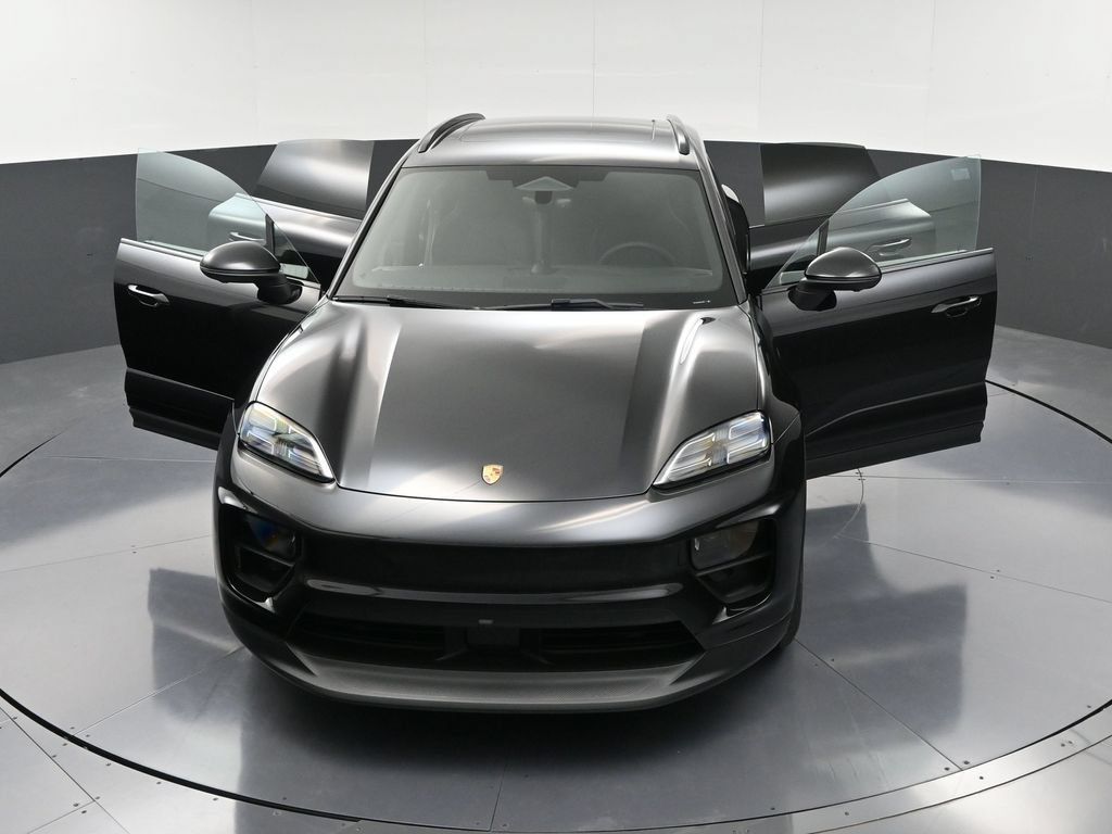 Certified 2025 Porsche Macan 4S Electric AWD/4WD image 35