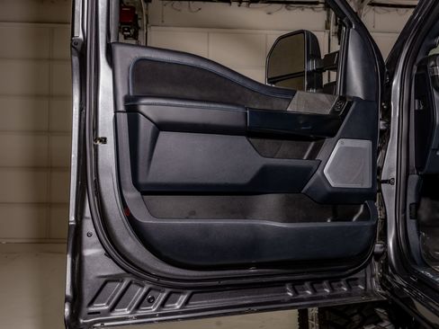 Used 2025 Ford F350 Platinum w/ FX4 Off-Road Package image 36