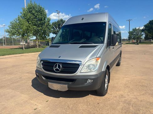 Used 2007 Dodge Sprinter 2500 w/ Cooling Group RWD image 4