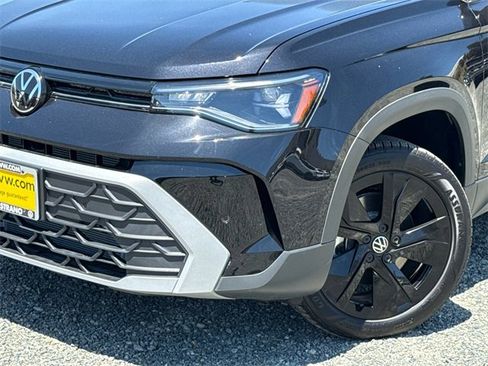 New 2025 Volkswagen Taos SE image 8