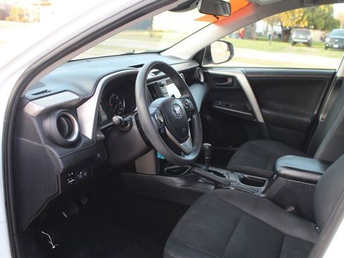 Used 2018 Toyota RAV4 LE image 20