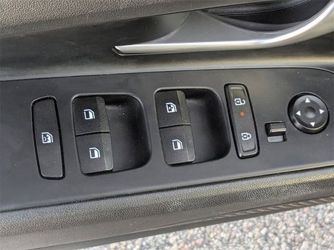 Used 2024 Hyundai Elantra SEL image 14