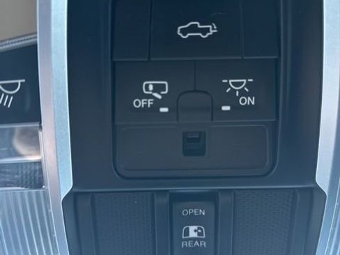 Used 2019 RAM 1500 Laramie image 27