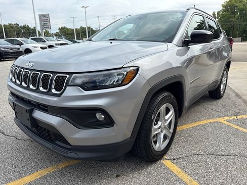 Used 2024 Jeep Compass Latitude AWD/4WD image 14