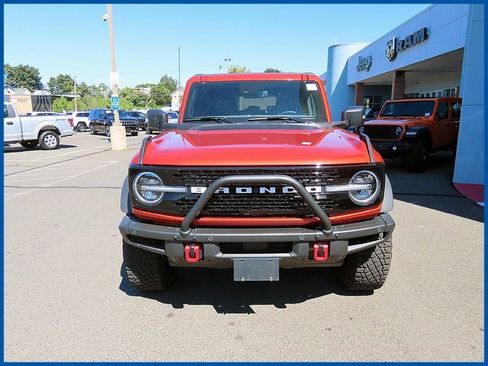 Used 2023 Ford Bronco Wildtrak image 3