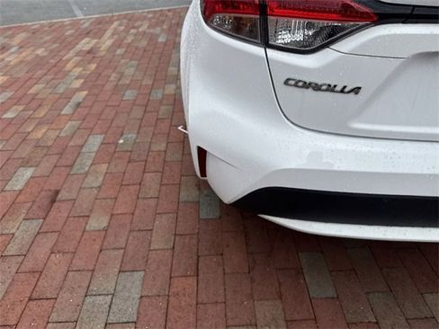 Used 2020 Toyota Corolla LE image 8