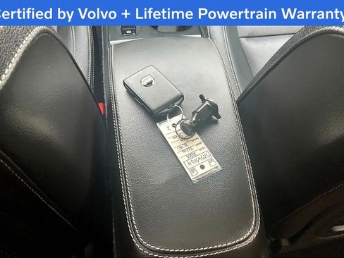Certified 2025 Volvo XC40 B5 Core image 13