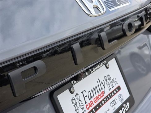 Used 2025 Honda Pilot Touring image 7
