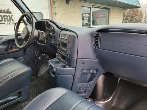 Used 2005 Chevrolet Astro image 44