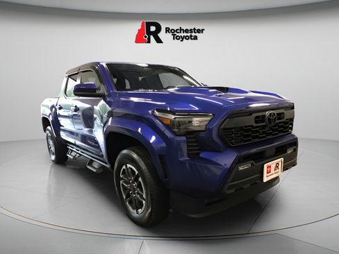 Certified 2025 Toyota Tacoma TRD Sport AWD/4WD image 2