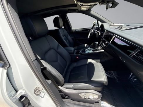 Certified 2023 Porsche Macan Turbo AWD/4WD image 15
