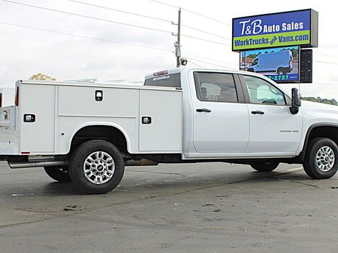 Used 2025 Chevrolet Silverado 2500 W/T w/ WT Convenience Package image 4
