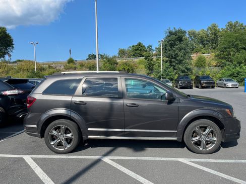 Used 2017 Dodge Journey Crossroad w/ Popular Equipment Group AWD/4WD image 5
