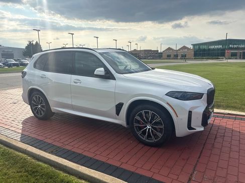 Used 2025 BMW X5 xDrive40i w/ M Sport Package AWD/4WD image 2