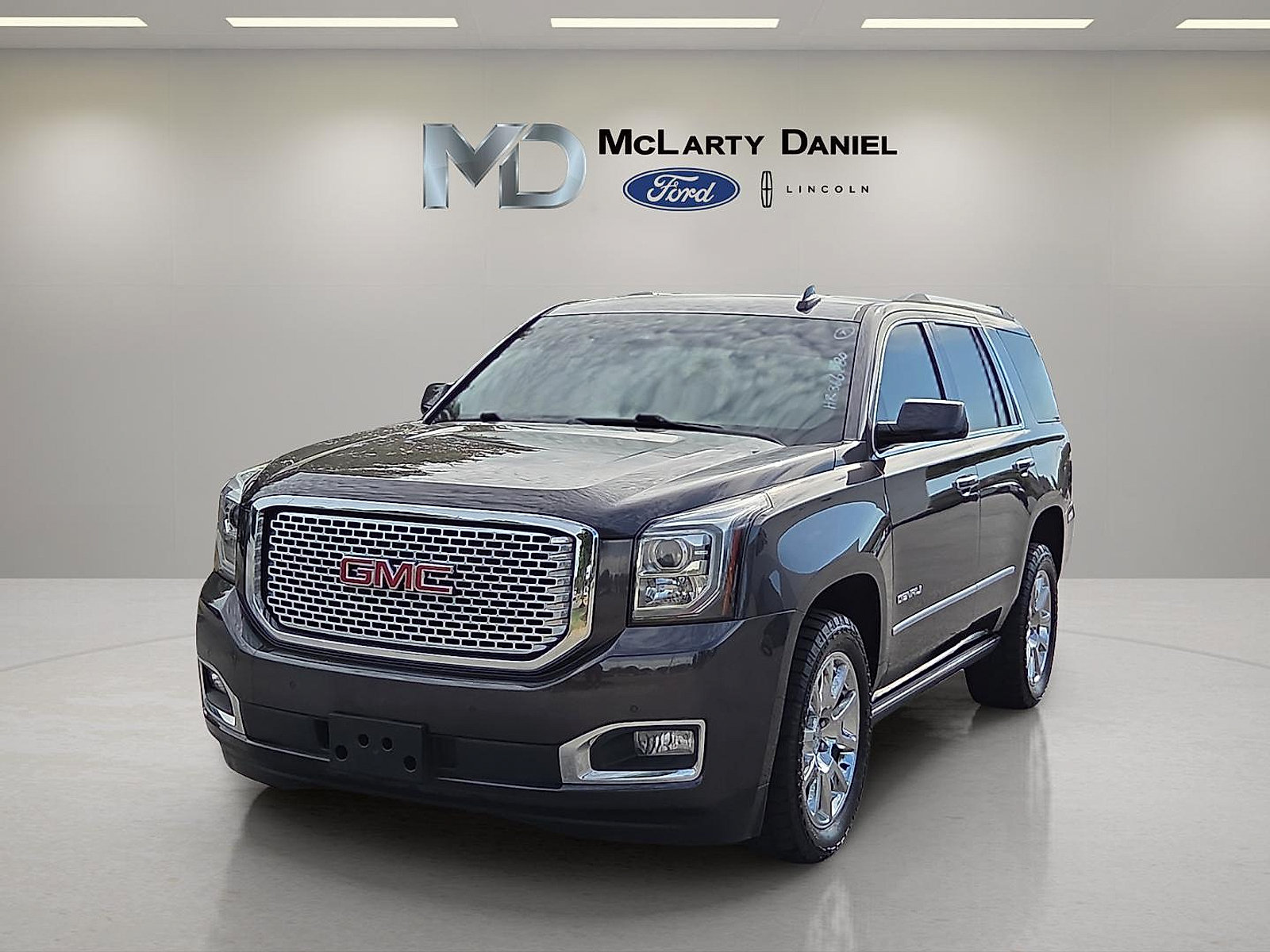 Used 2017 GMC Yukon Denali w/ Open Road Package AWD/4WD image 2