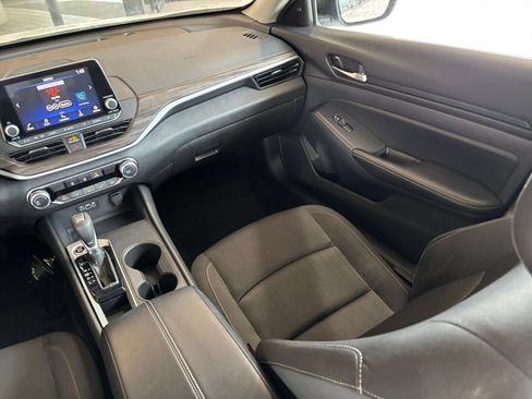 Used 2025 Nissan Altima 2.5 SV FWD image 30