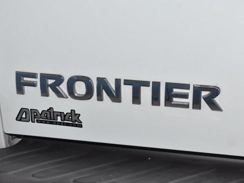 Used 2015 Nissan Frontier SV RWD image 21