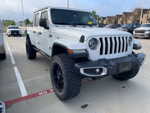 Used 2020 Jeep Gladiator Overland image 3