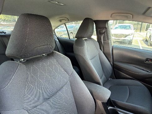 Used 2022 Toyota Corolla LE FWD image 30