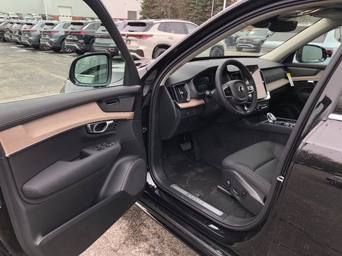 New 2026 Volvo XC90 B6 Plus w/ Protection Package Premier image 10