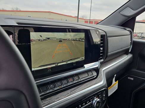 New 2026 GMC Sierra 1500 SLT image 17