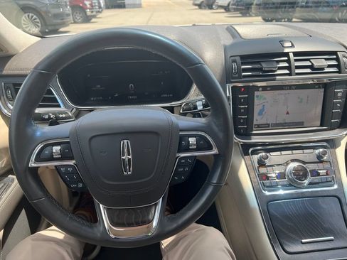 Used 2019 Lincoln Continental Select w/ Continental Climate Package AWD/4WD image 13